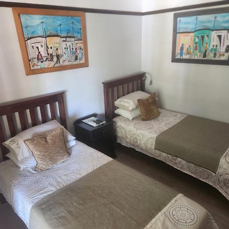 Beit Shalom Before Known As Best Little Guesthouse Oudtshoorn Exteriör bild