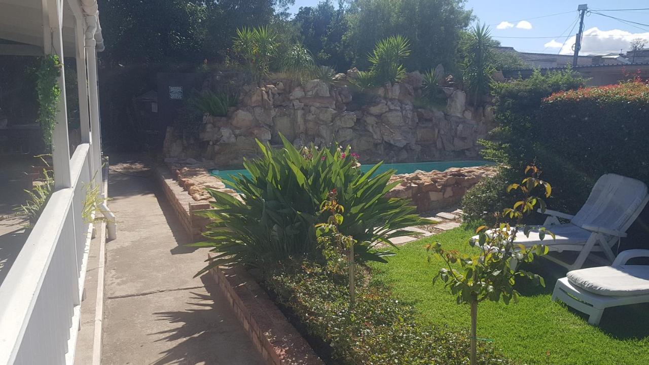 Beit Shalom Before Known As Best Little Guesthouse Oudtshoorn Exteriör bild