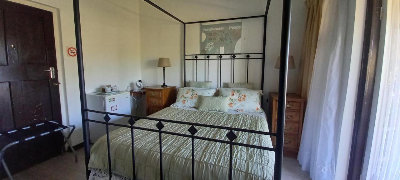 Beit Shalom Before Known As Best Little Guesthouse Oudtshoorn Exteriör bild