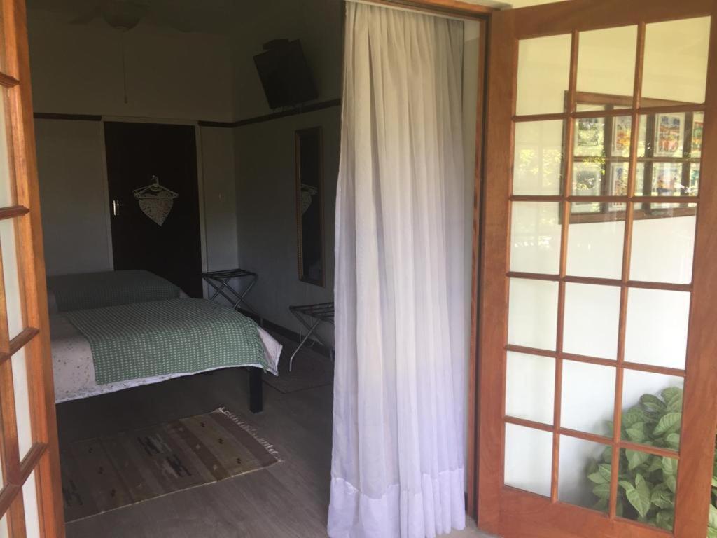 Beit Shalom Before Known As Best Little Guesthouse Oudtshoorn Exteriör bild