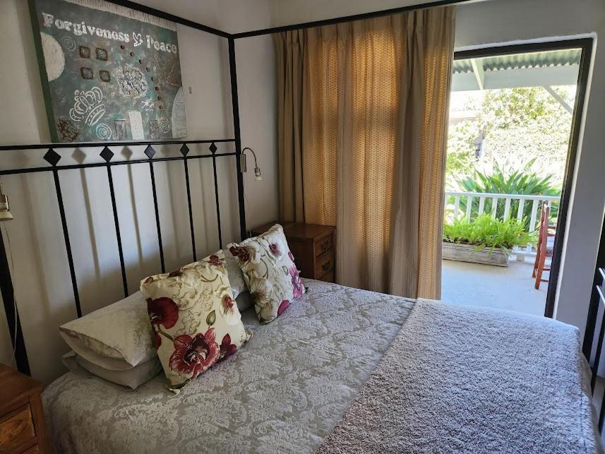 Beit Shalom Before Known As Best Little Guesthouse Oudtshoorn Exteriör bild