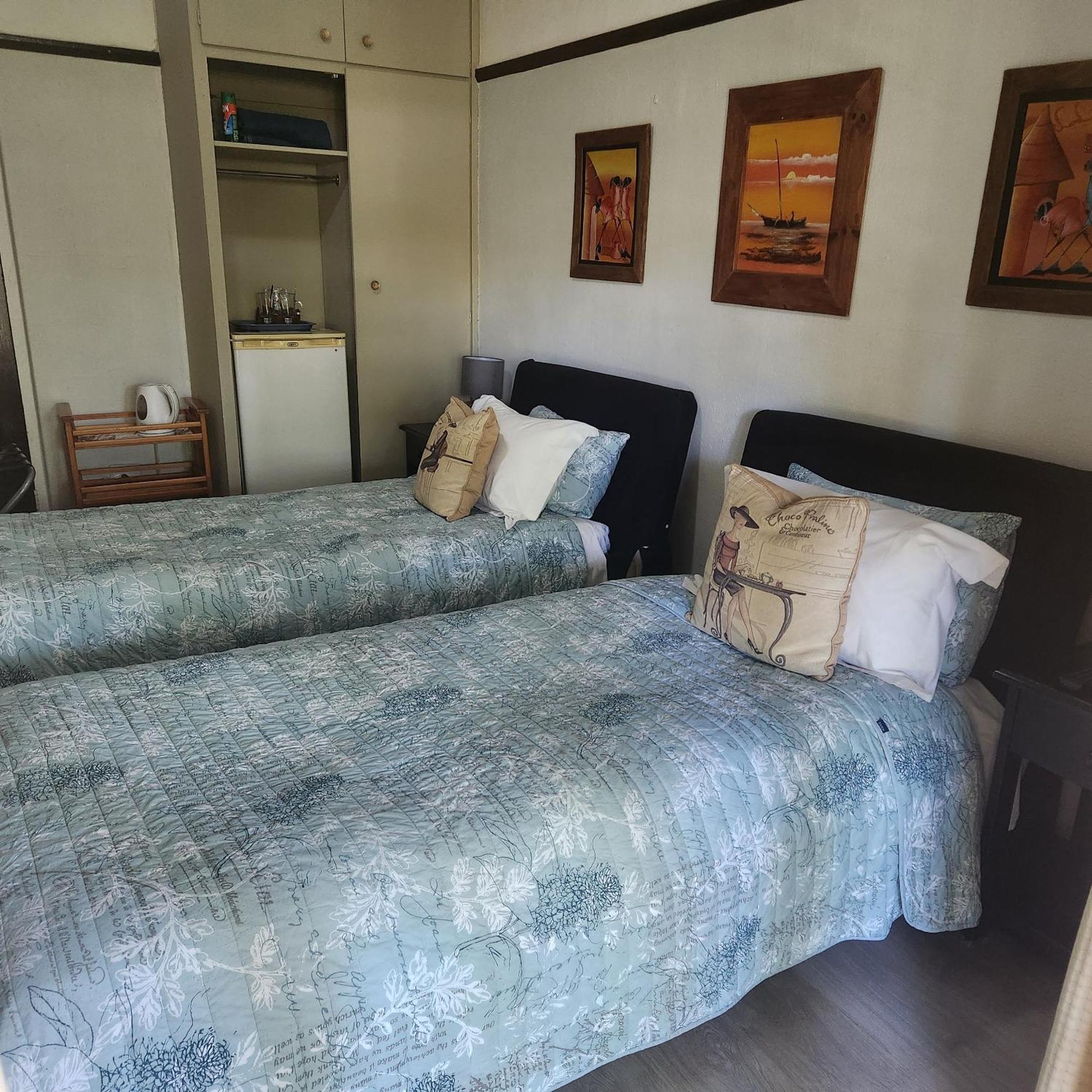 Beit Shalom Before Known As Best Little Guesthouse Oudtshoorn Exteriör bild
